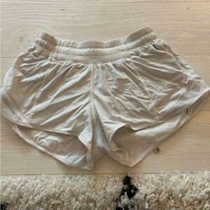 LULULEMON Hotty-Hot Low Rise Lined Short 2.5
